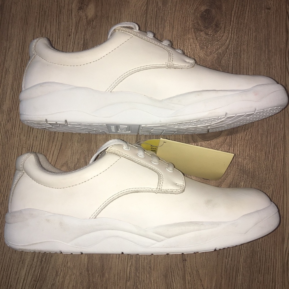 Knapp Slip-Resistant Shoes - Picture 3 of 11